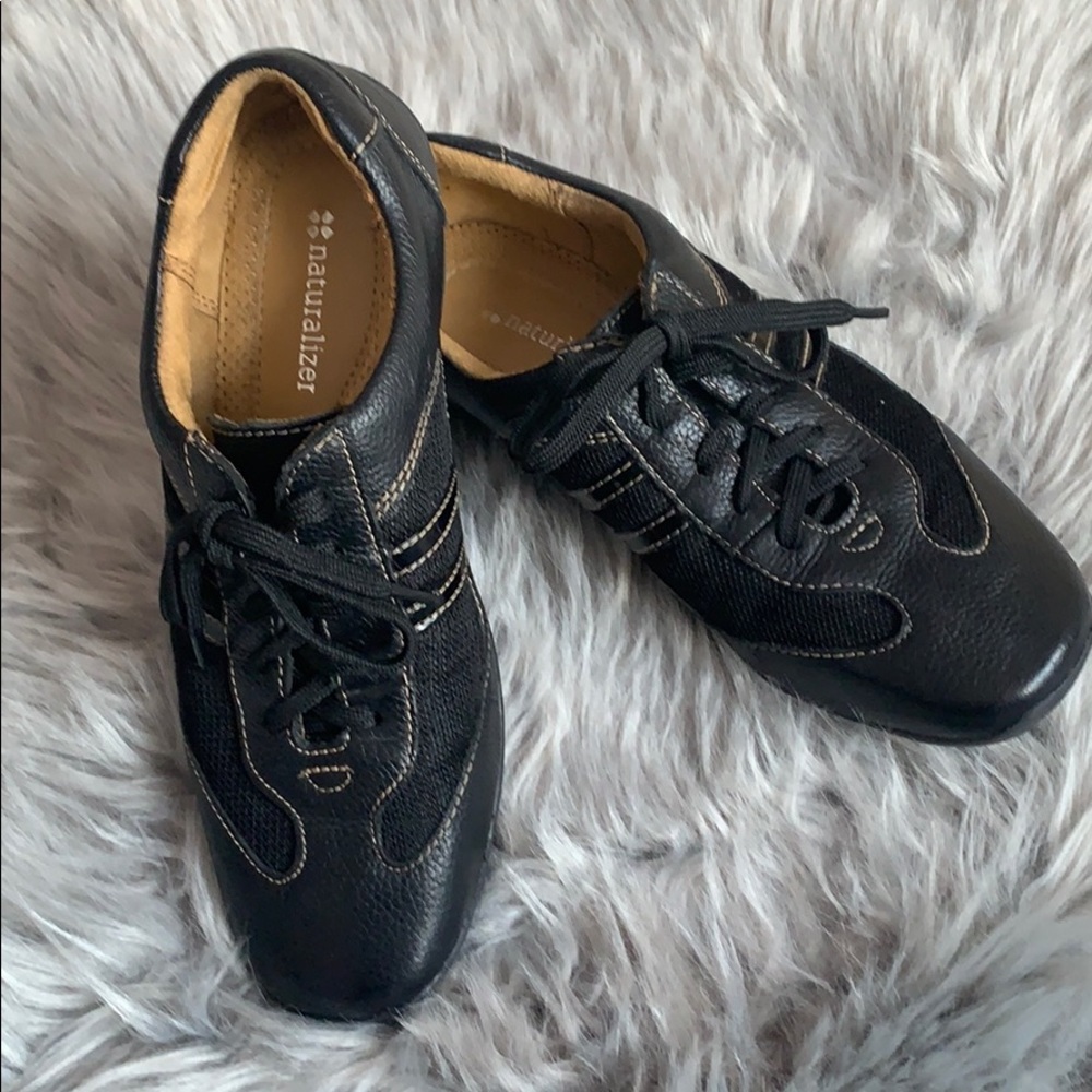 Naturalizer Black Leather Floret Walking Shoes